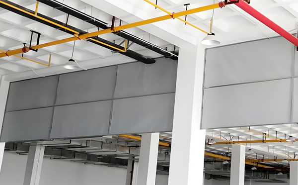 商场防烟分区常闭节点：平川挡烟垂壁高度与控制器接线图解