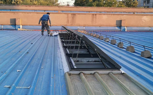 某区域性物流仓储中心平川排烟窗系统安装项目