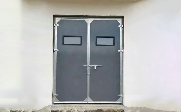 平川工业门在高温作业区域的运行表现